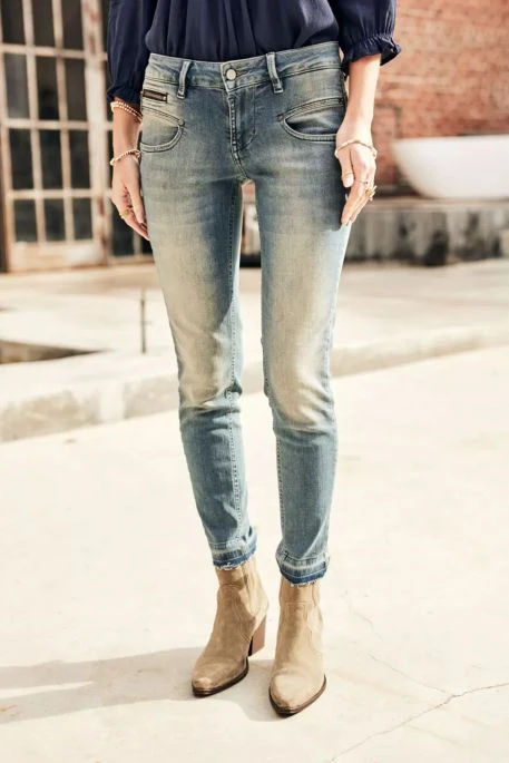 Jean FREEMAN PORTER ALEXA CROPPED Malibu 3 Jean FREEMAN PORTER ALEXA CROPPED Malibu â Image 3