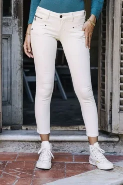 Jean FREEMAN T.PORTER ALEXA CROPPED Magic Color Egret